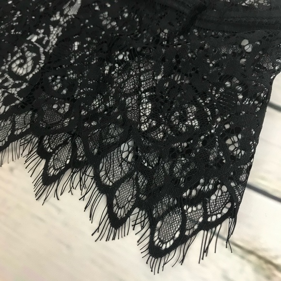 Sheer Eyelash Lace Strappy Crop Top Black & White - Picture 15 of 16